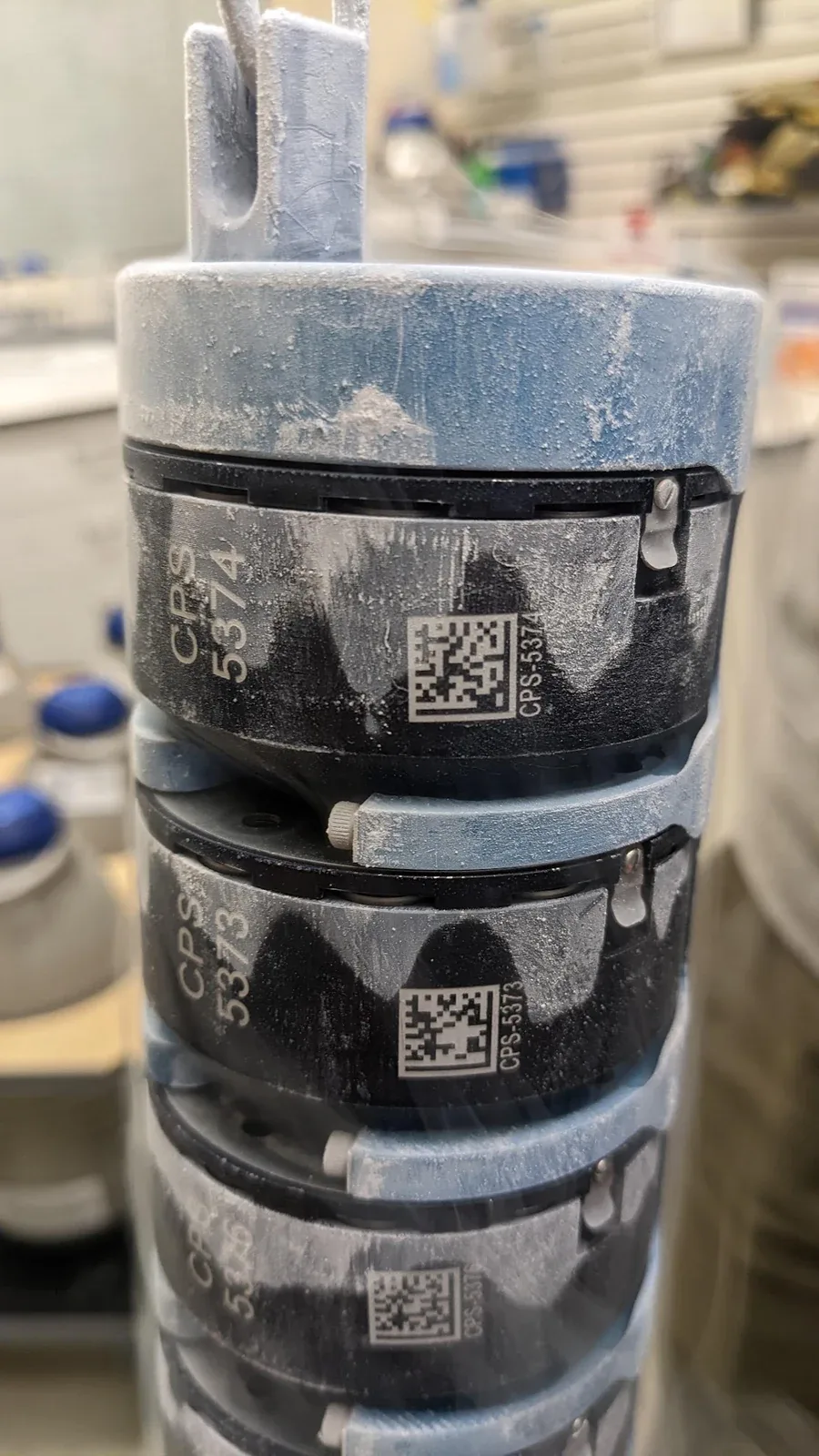 Pucks de amostras cobertos de geada, Novembro de 2022